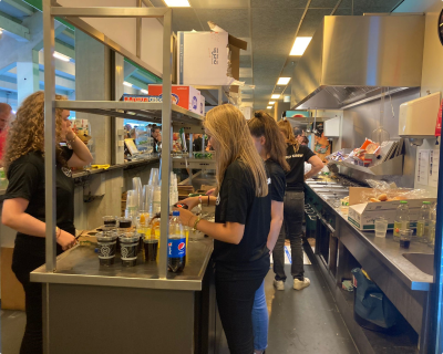 Achter de schermen bij FC Groningen bij de foodcorner