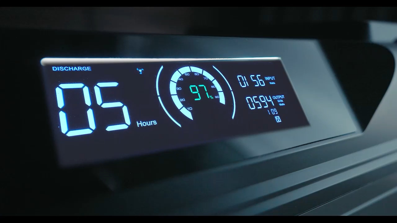 Générateur solaire Oukitel P5000 Pro 4000W/5120Wh avec ses multiples sorties et son écran digital