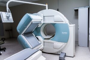 Kako poteka magnetna resonanca hrbtenice