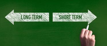 Short-term trading vs long-term trading