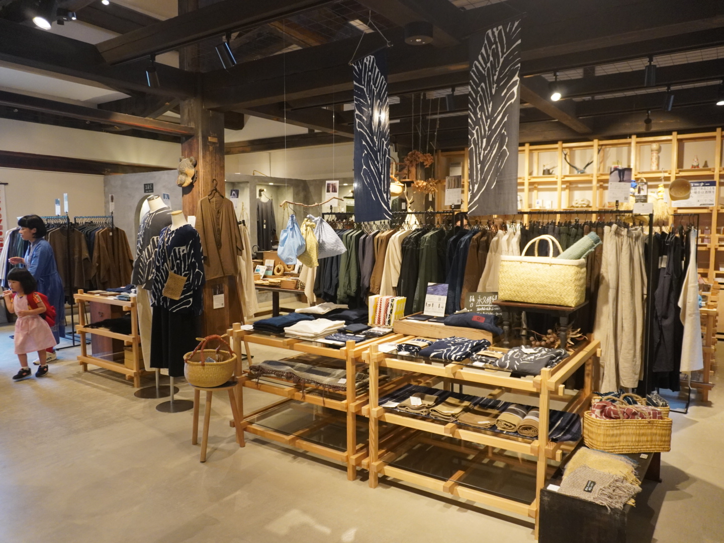 「ご縁」から仕事が生まれゆくショップ＆ブランド運営を——京屋染物店