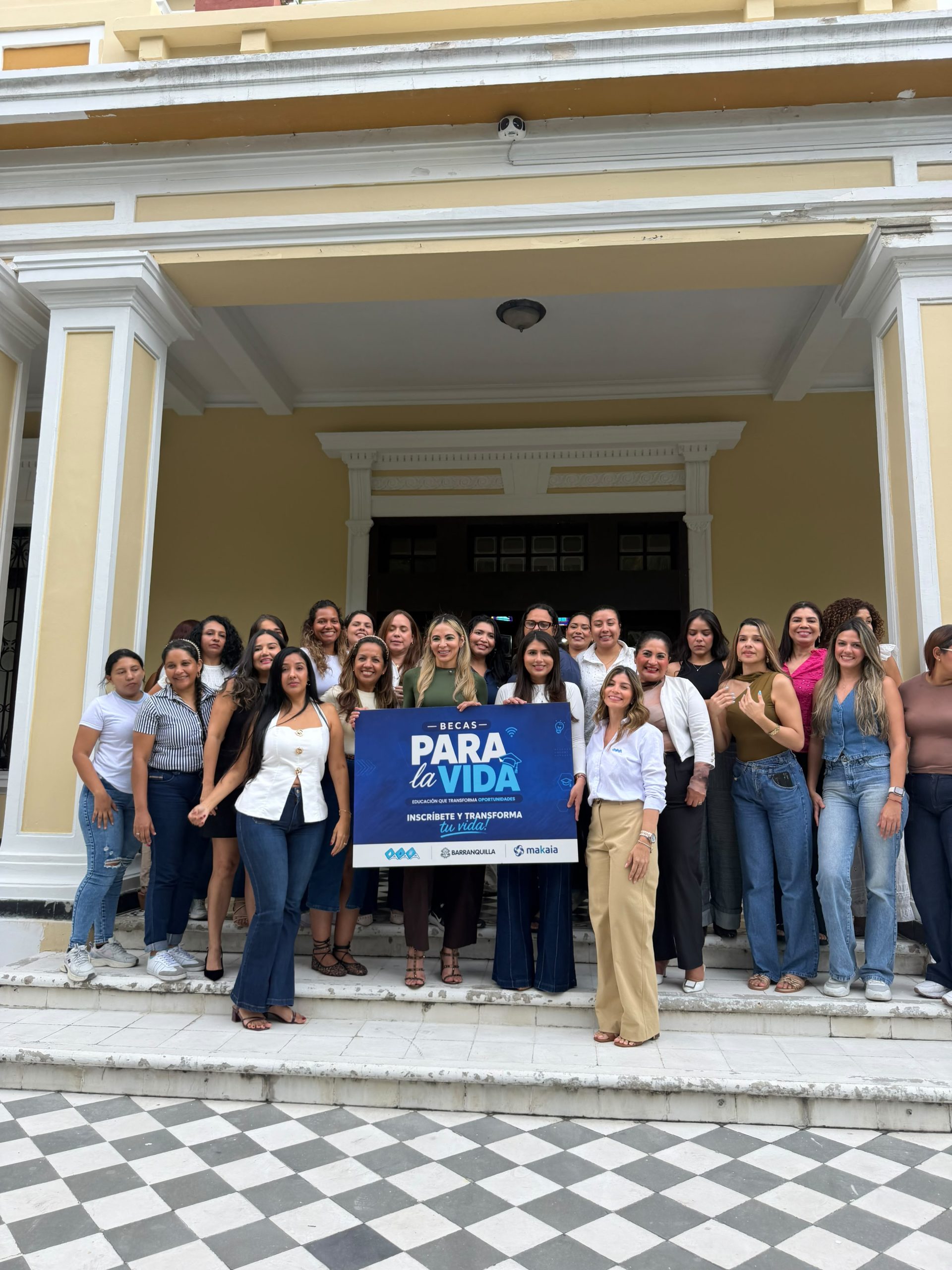 ALCALDÍA DE BARRANQUILLA, TRIPLE A Y MAKAIA ABREN 120 NUEVAS BECAS EN ANÁLISIS DE DATOS PARA MUJERES