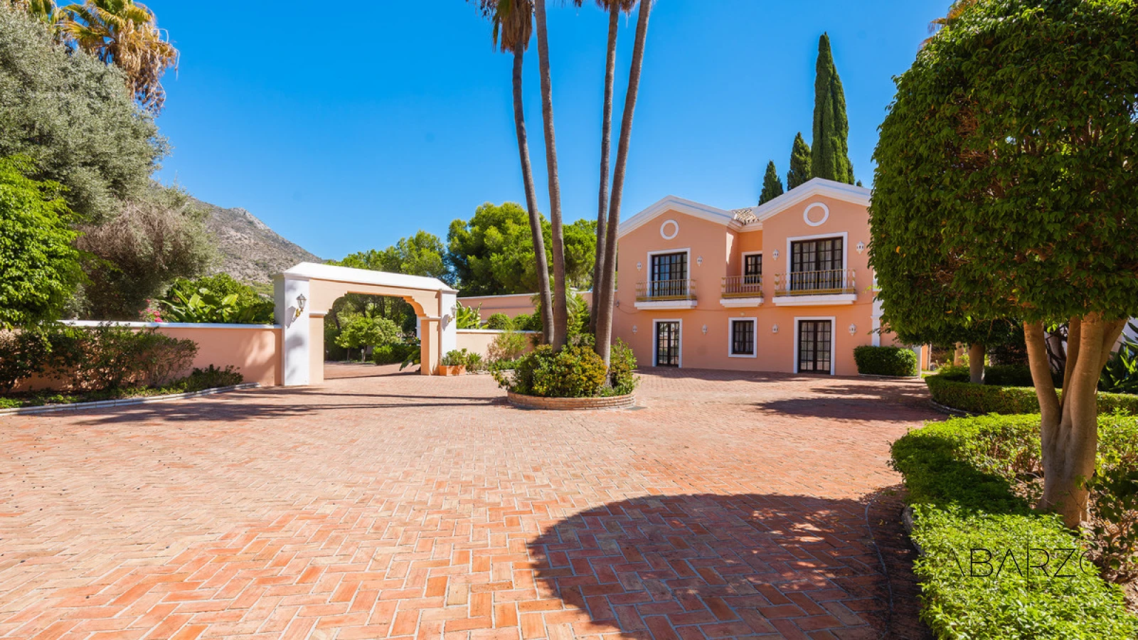 Mediterranean Estate with Sea and Mountain Views near Sierra Blanca, Marbella — interior, Golden Mile, Marbella (45 of 49)