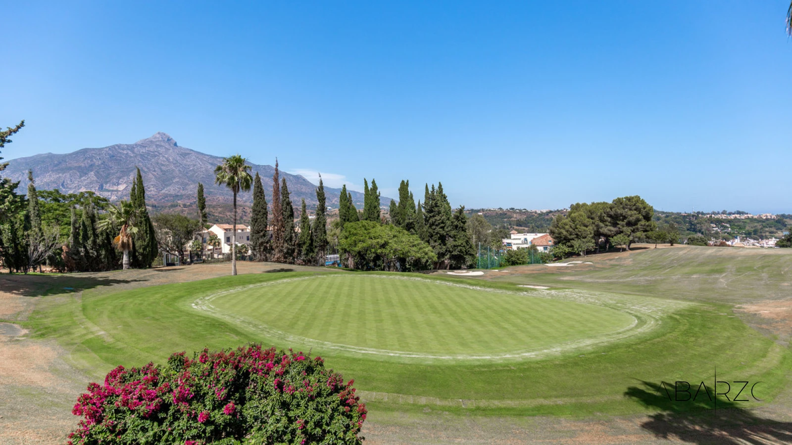 Frontline Golf Townhouse in Peñablanca, Nueva Andalucía with Terrace and Garden — interior, Nueva Andalucía, Marbella (20 of 20)