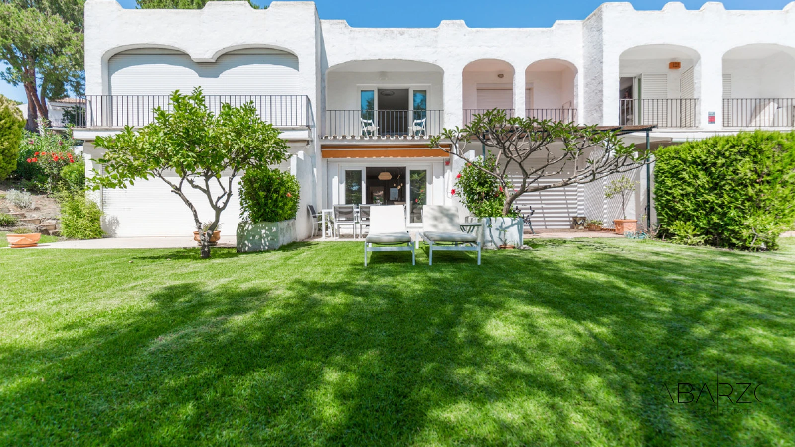 Frontline Golf Townhouse in Peñablanca, Nueva Andalucía with Terrace and Garden — luxury property for sale in Nueva Andalucía, Marbella
