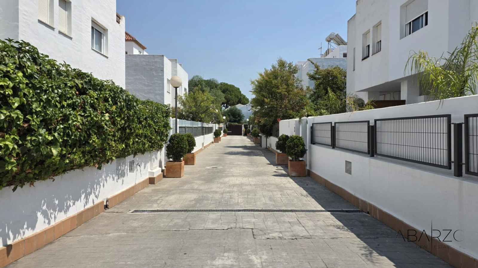 Corner townhouse in Nagüeles, Marbella with sea views and private garden — interior, Golden Mile, Marbella (49 of 49)