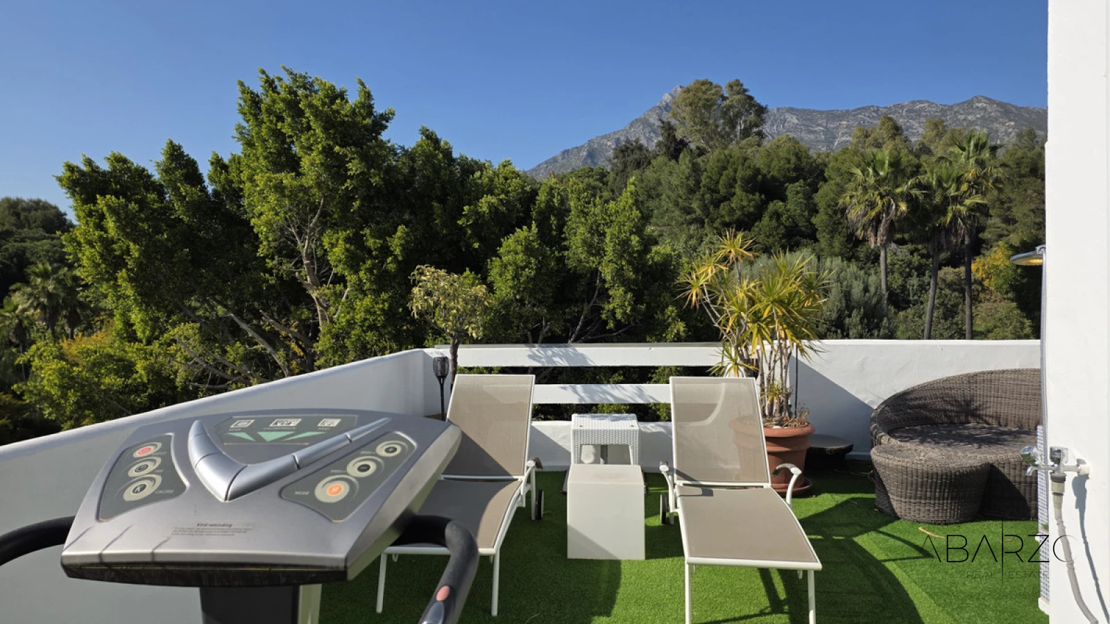 Corner townhouse in Nagüeles, Marbella with sea views and private garden — interior, Golden Mile, Marbella (14 of 49)