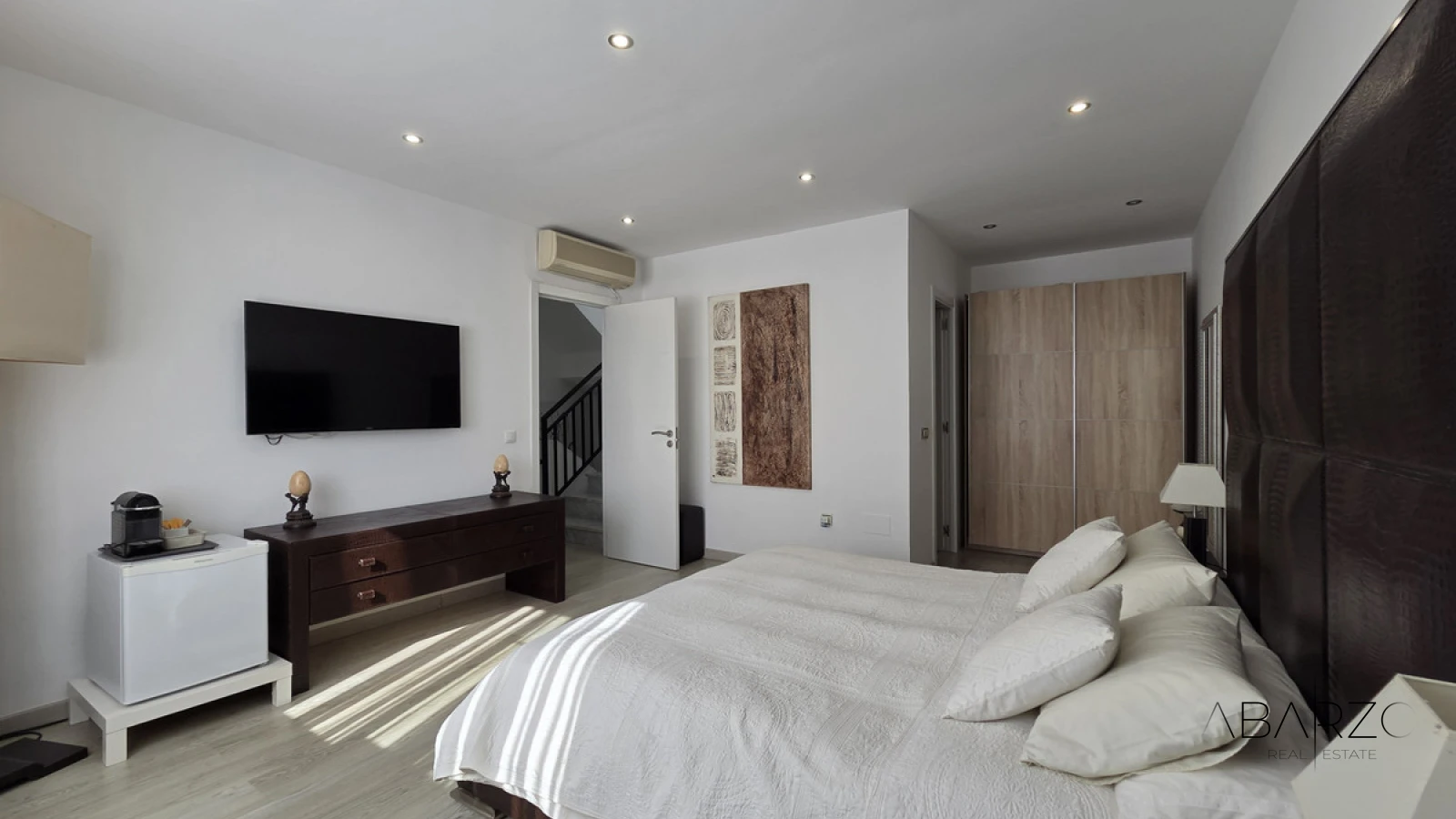 Corner townhouse in Nagüeles, Marbella with sea views and private garden — interior, Golden Mile, Marbella (25 of 49)