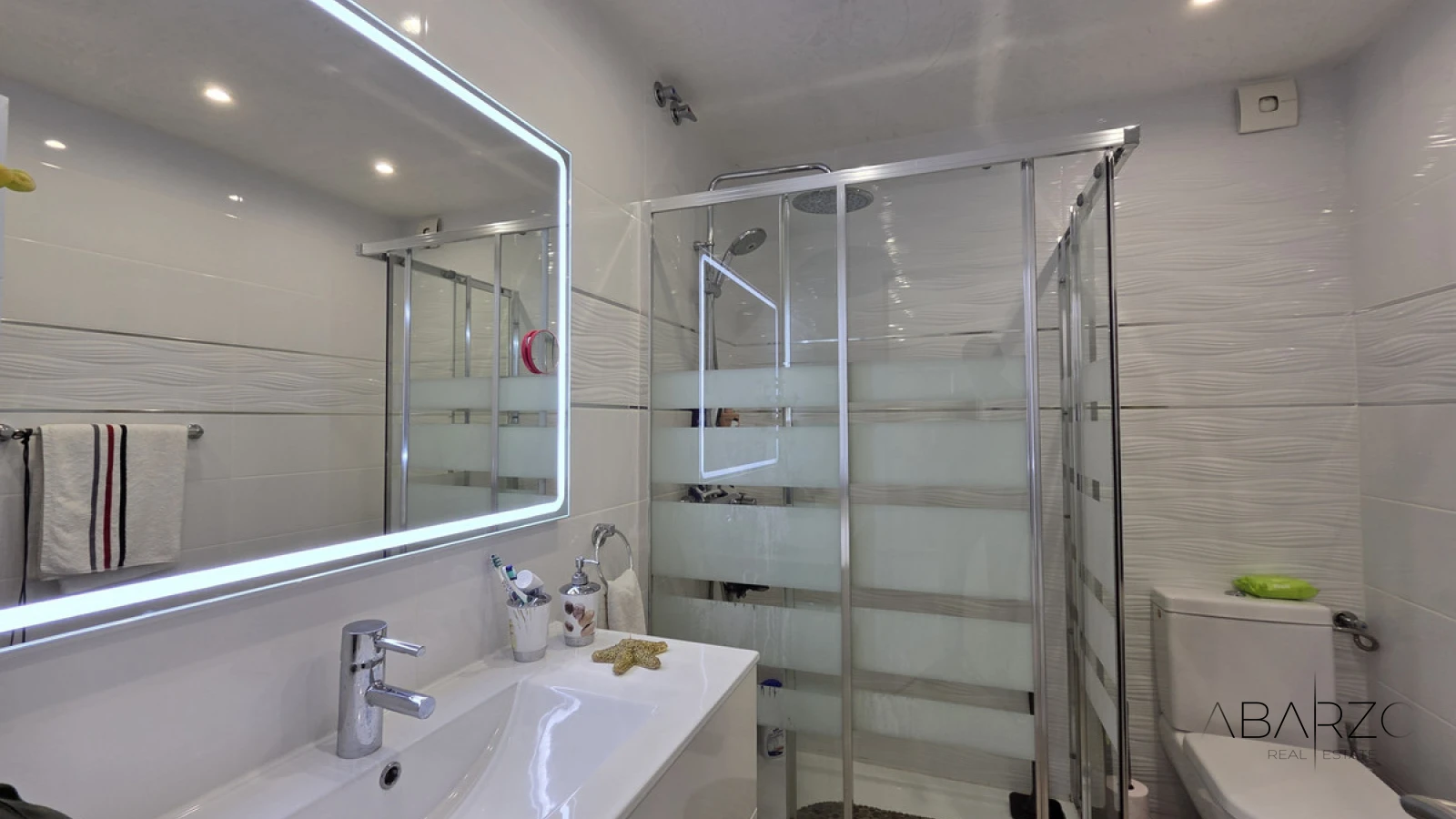 Corner townhouse in Nagüeles, Marbella with sea views and private garden — interior, Golden Mile, Marbella (26 of 49)