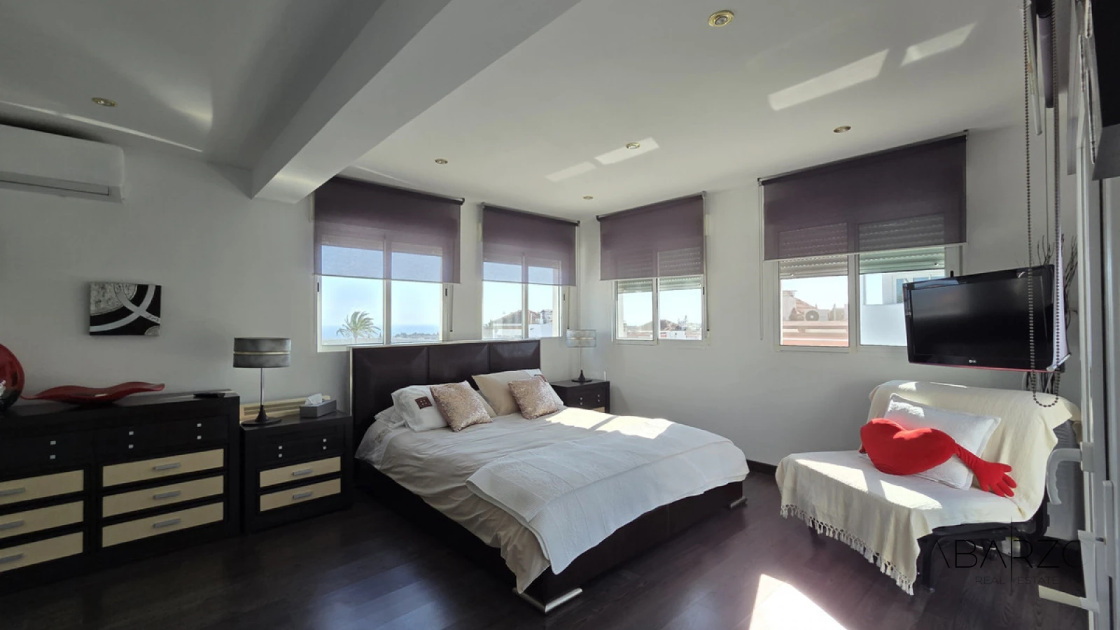 Corner townhouse in Nagüeles, Marbella with sea views and private garden — interior, Golden Mile, Marbella (31 of 49)