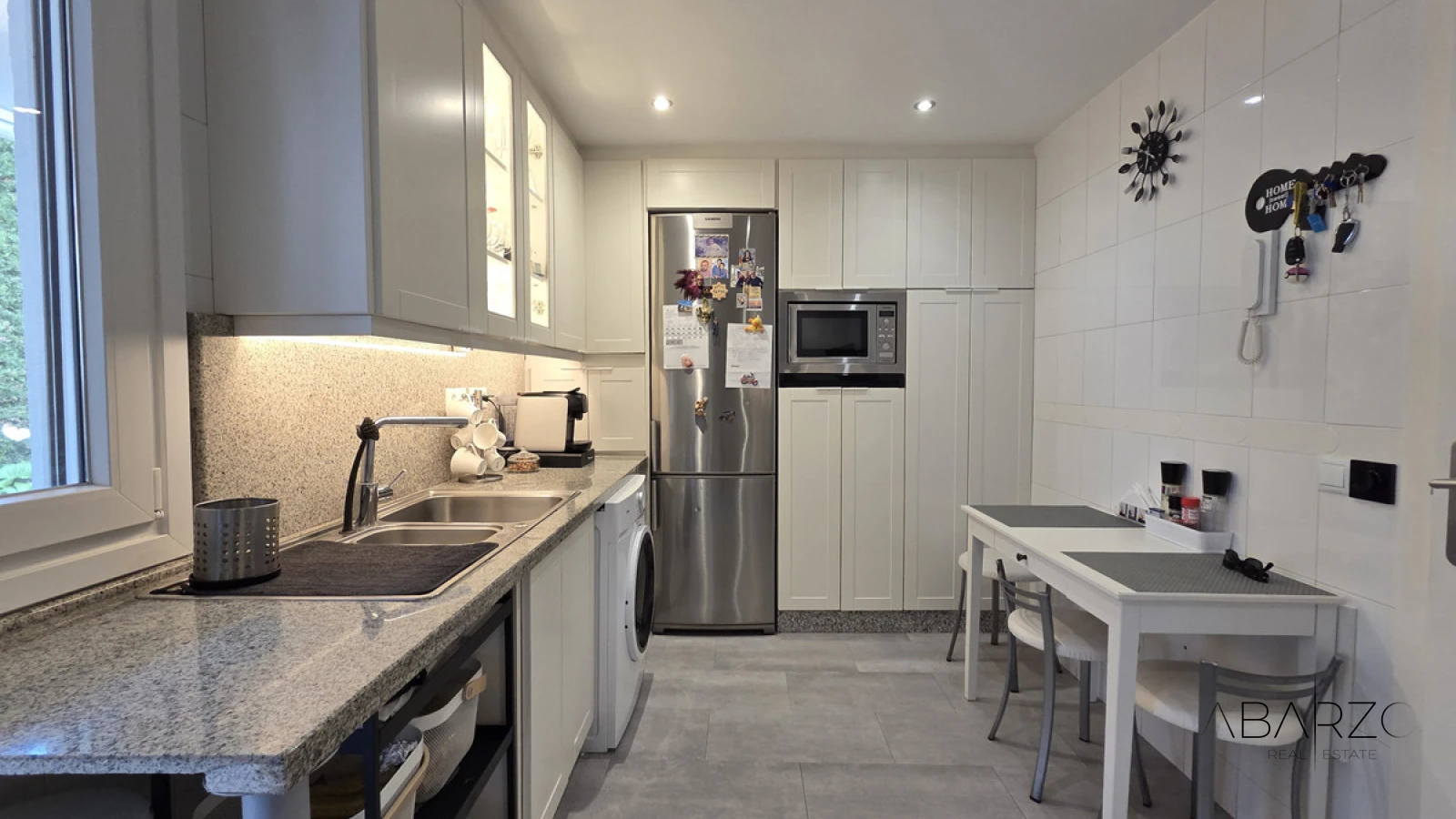 Corner townhouse in Nagüeles, Marbella with sea views and private garden — interior, Golden Mile, Marbella (35 of 49)
