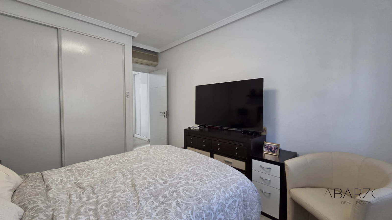 Corner townhouse in Nagüeles, Marbella with sea views and private garden — interior, Golden Mile, Marbella (32 of 49)