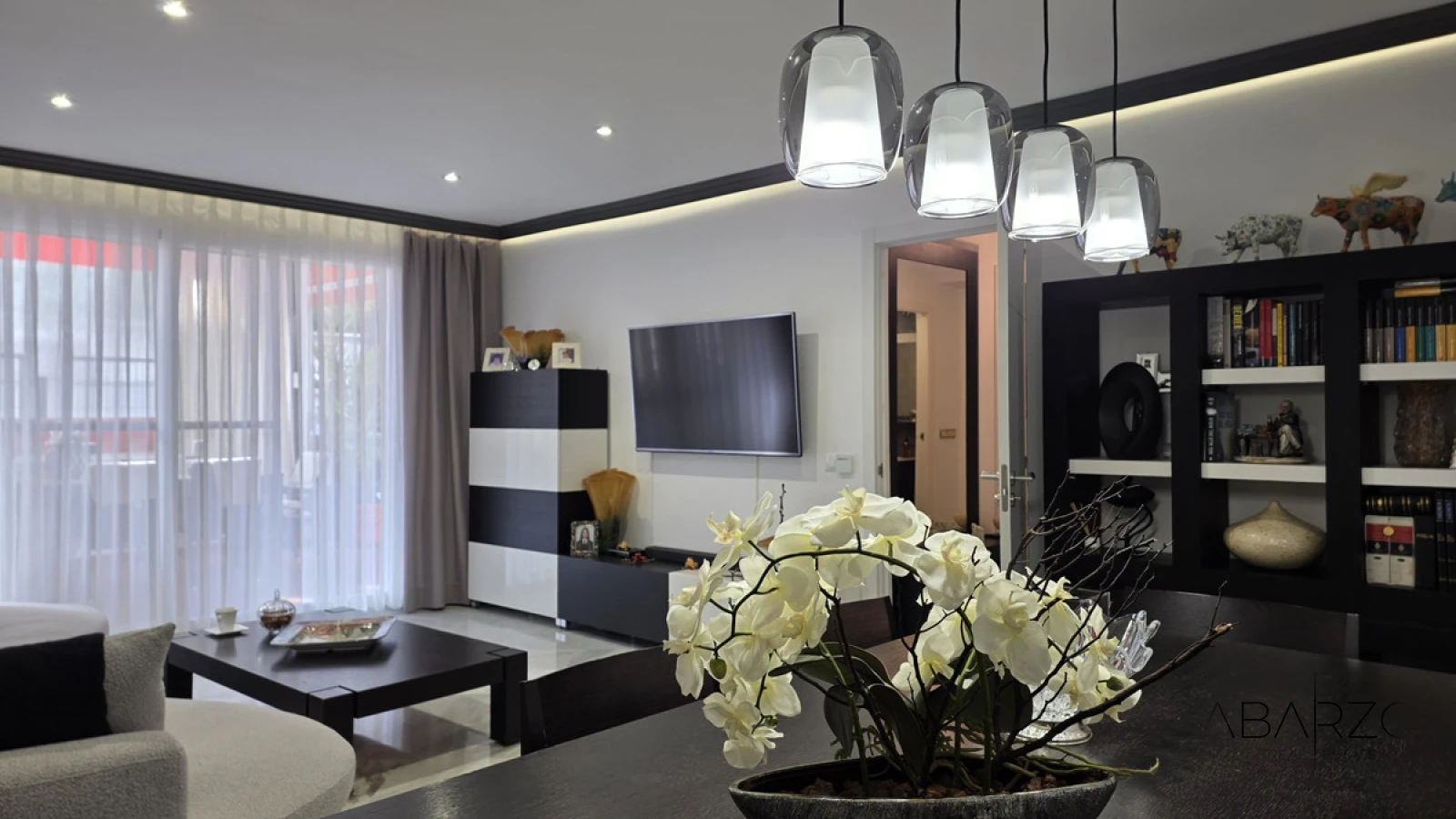 Corner townhouse in Nagüeles, Marbella with sea views and private garden — interior, Golden Mile, Marbella (8 of 49)