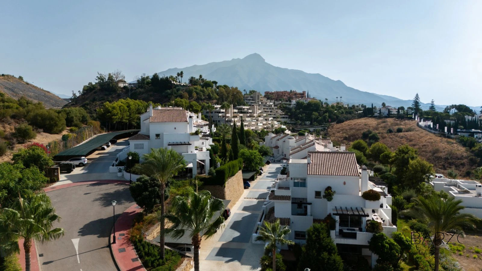 Penthouse with panoramic sea views in La Quinta Village, Nueva Andalucía — luxury property for sale in La Quinta, Benahavís