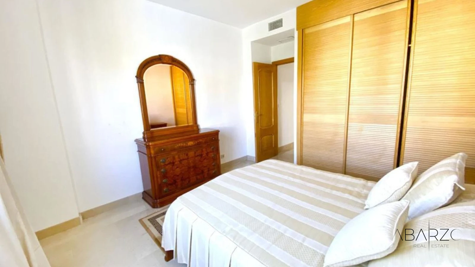 Apartment on Marbella's Golden Mile with Sea Views and Pool Access — interior, Golden Mile, Marbella (8 of 12)
