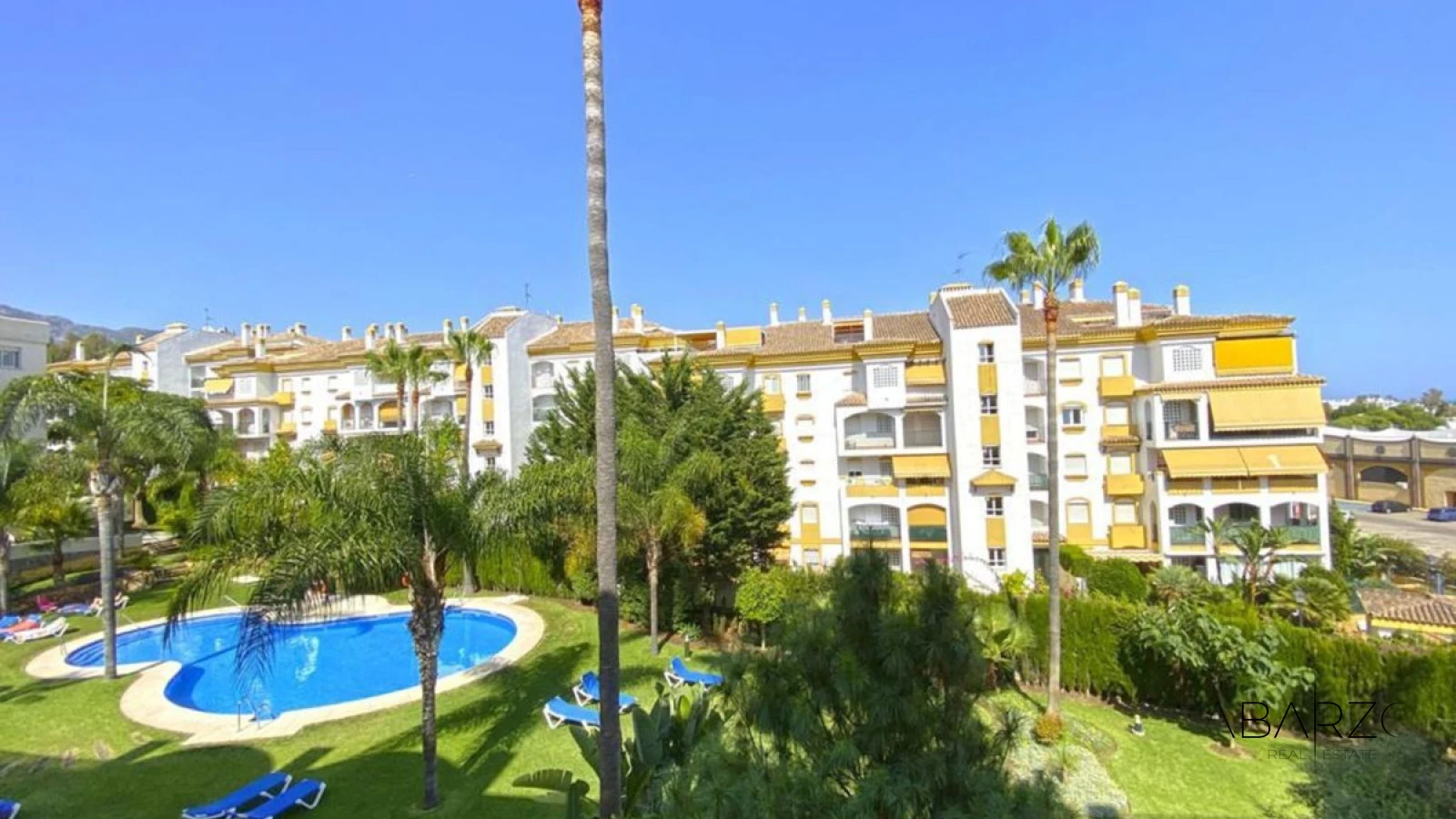 Apartment on Marbella's Golden Mile with Sea Views and Pool Access — luxury property for sale in Golden Mile, Marbella