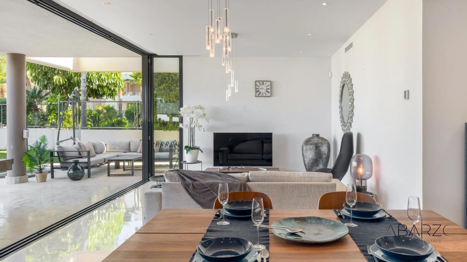 Spacious 3-Bedroom Ground Floor Apartment with Garden in Cabopino — interior, Marbella East, Marbella (6 of 48)