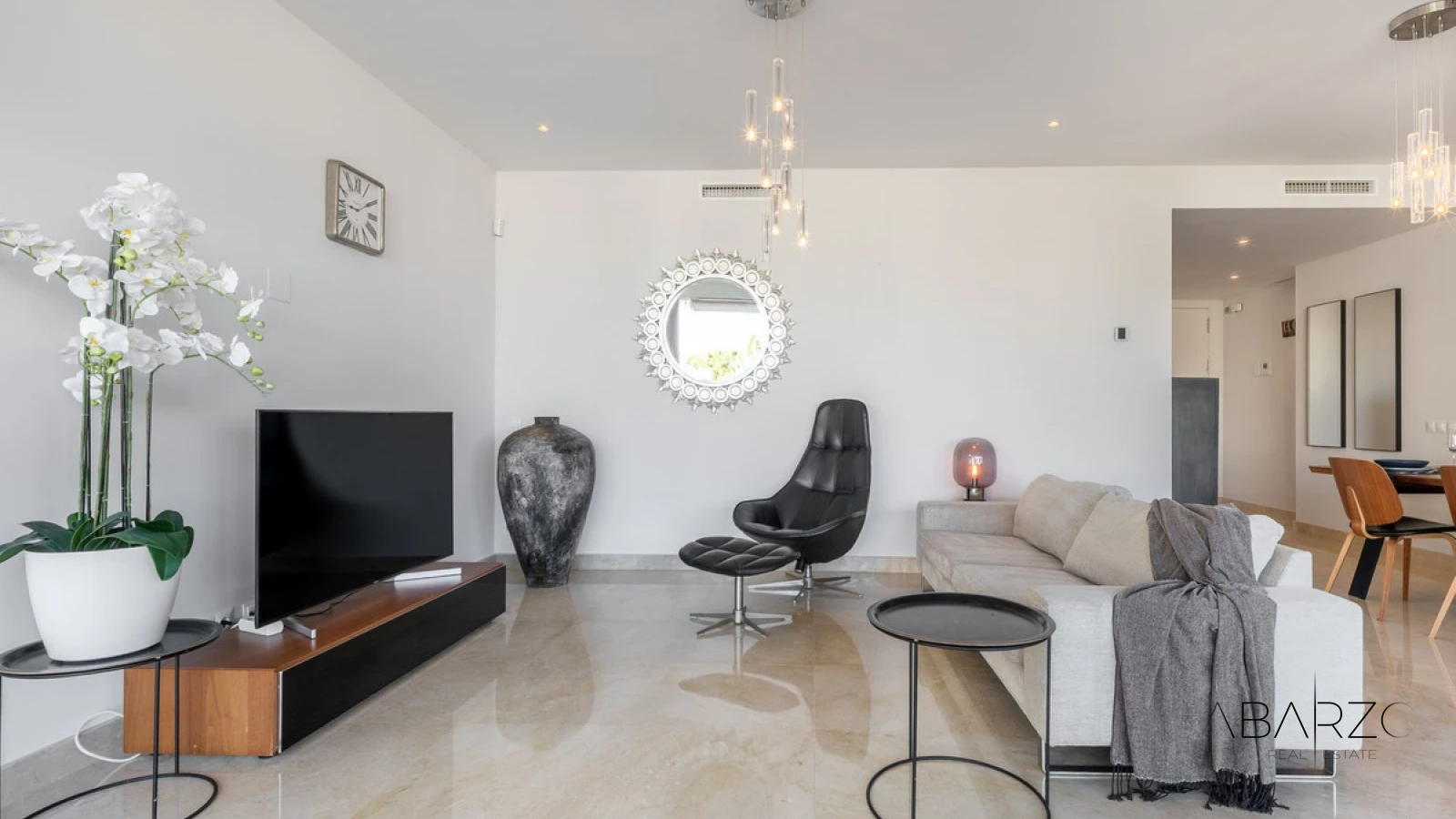 Spacious 3-Bedroom Ground Floor Apartment with Garden in Cabopino — interior, Marbella East, Marbella (9 of 48)