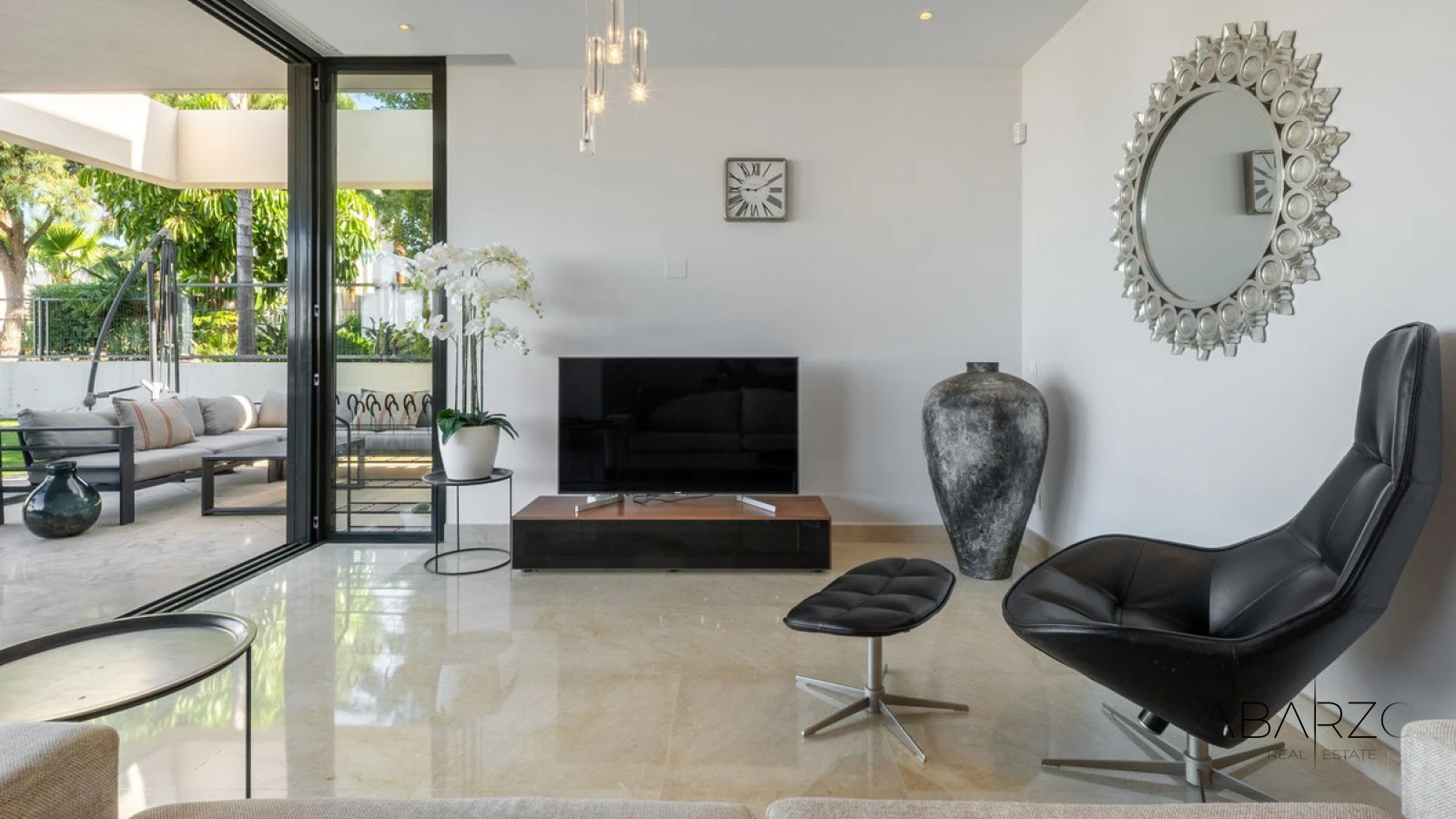 Spacious 3-Bedroom Ground Floor Apartment with Garden in Cabopino — interior, Marbella East, Marbella (11 of 48)