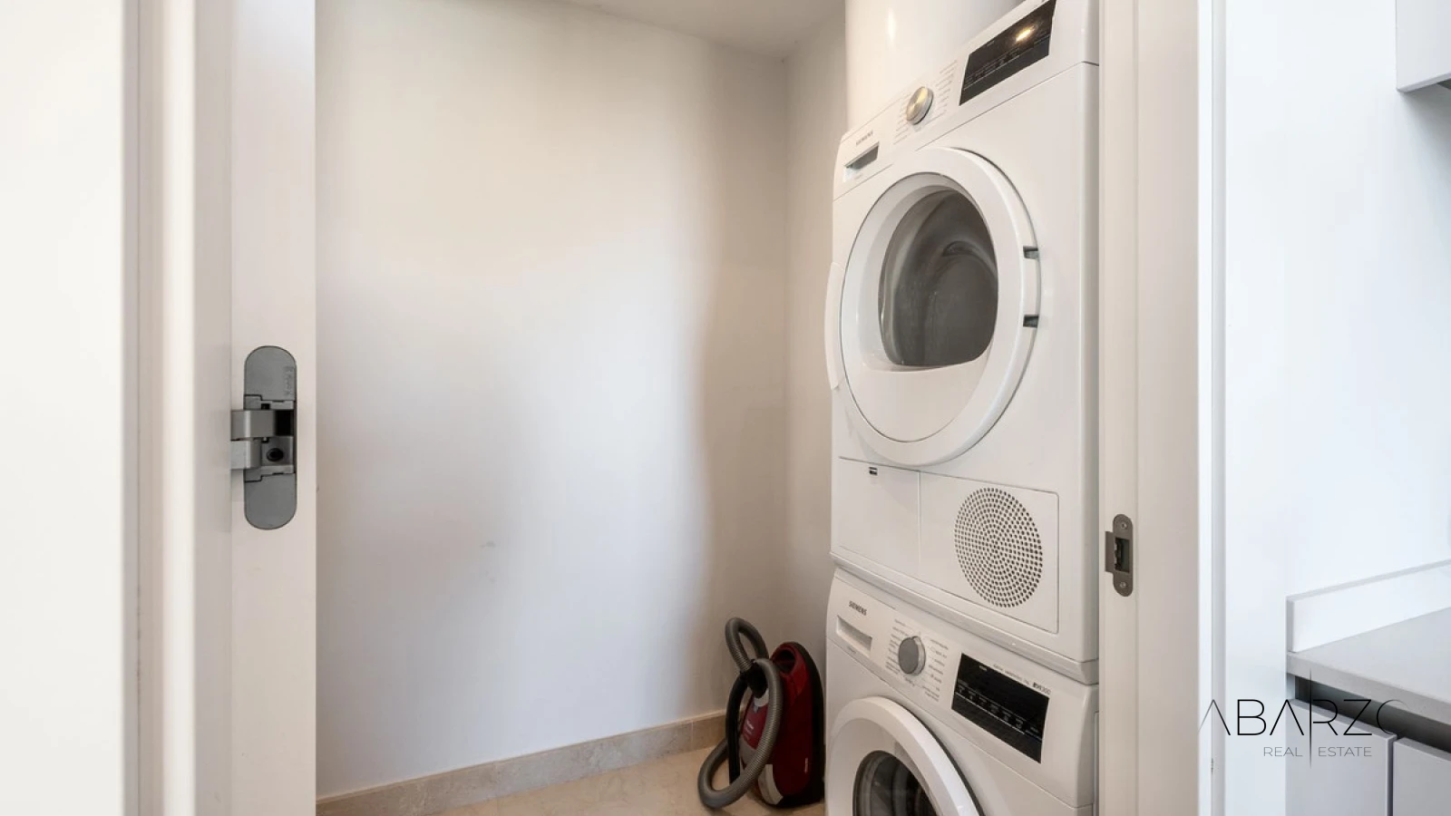 Spacious 3-Bedroom Ground Floor Apartment with Garden in Cabopino — interior, Marbella East, Marbella (44 of 48)
