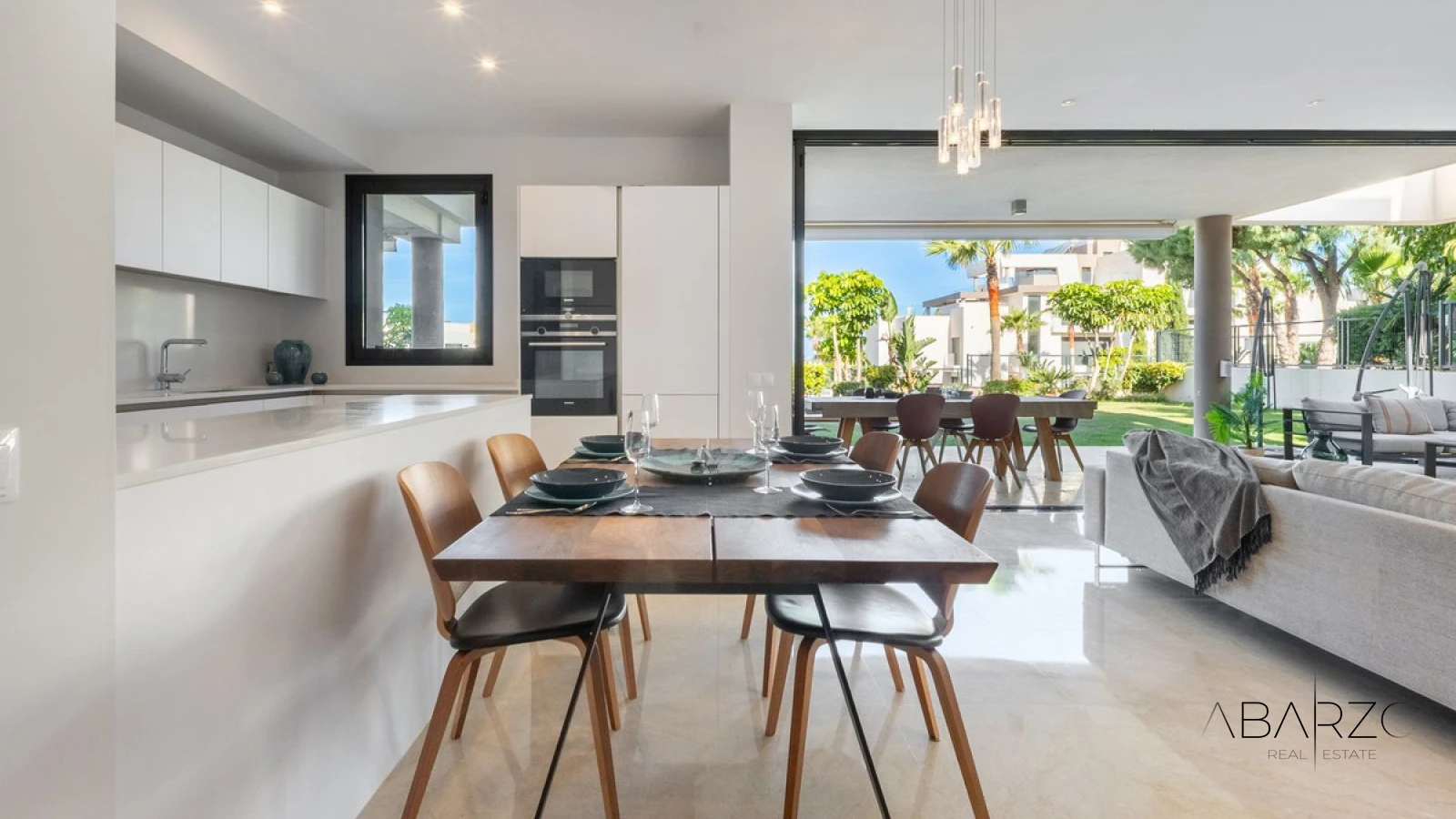 Spacious 3-Bedroom Ground Floor Apartment with Garden in Cabopino — interior, Marbella East, Marbella (8 of 48)