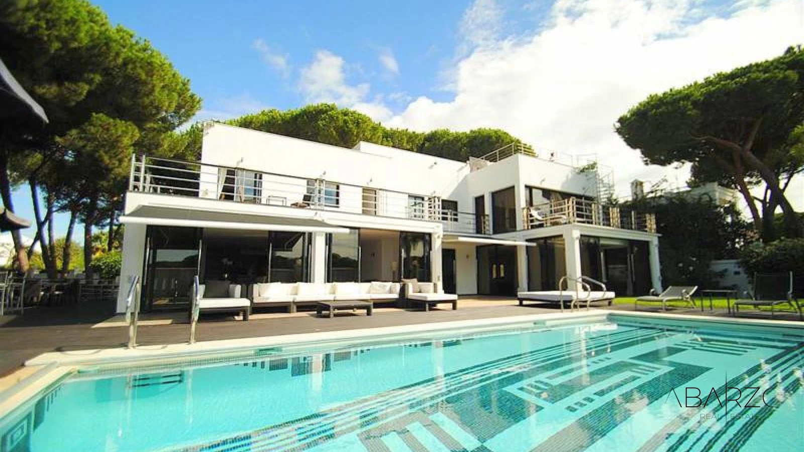 Frontline Detached Villa in Cabopino with Panoramic Sea Views and Private Pool — luxury property for sale in Marbella East, Marbella