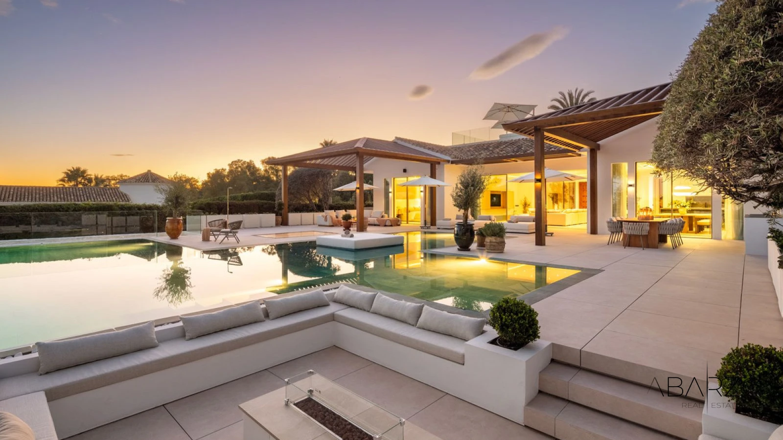 Luxury Frontline Golf Villa in Nueva Andalucía with Sea Views and Spa — interior, Nueva Andalucía, Marbella (4 of 25)