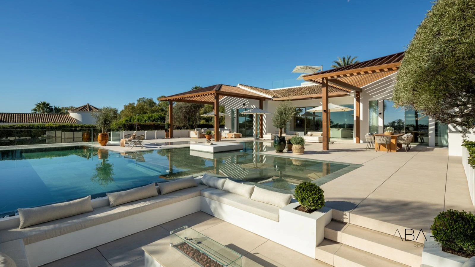 Luxury Frontline Golf Villa in Nueva Andalucía with Sea Views and Spa — interior, Nueva Andalucía, Marbella (8 of 25)