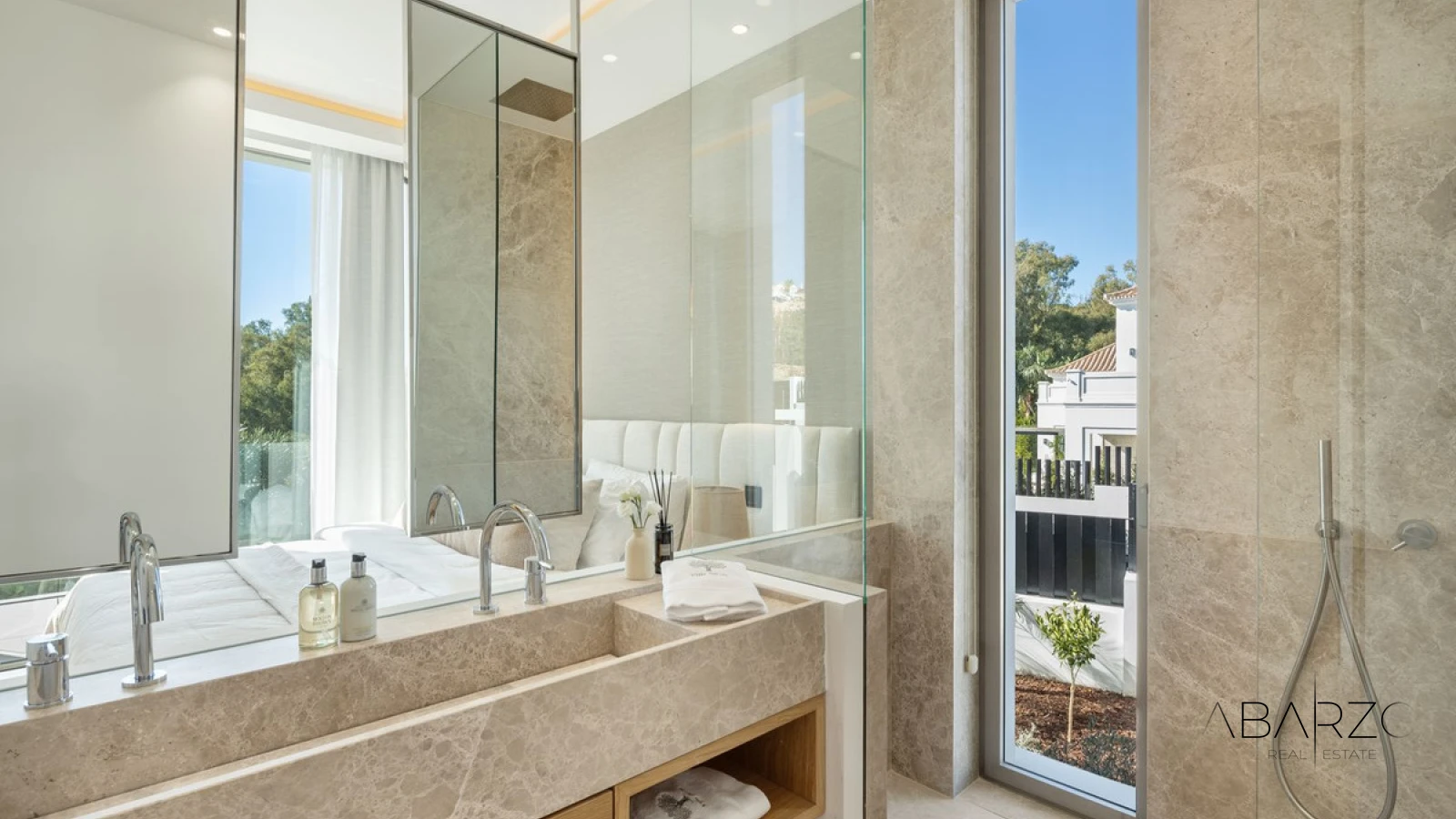 Luxury Frontline Golf Villa in Nueva Andalucía with Sea Views and Spa — interior, Nueva Andalucía, Marbella (24 of 25)
