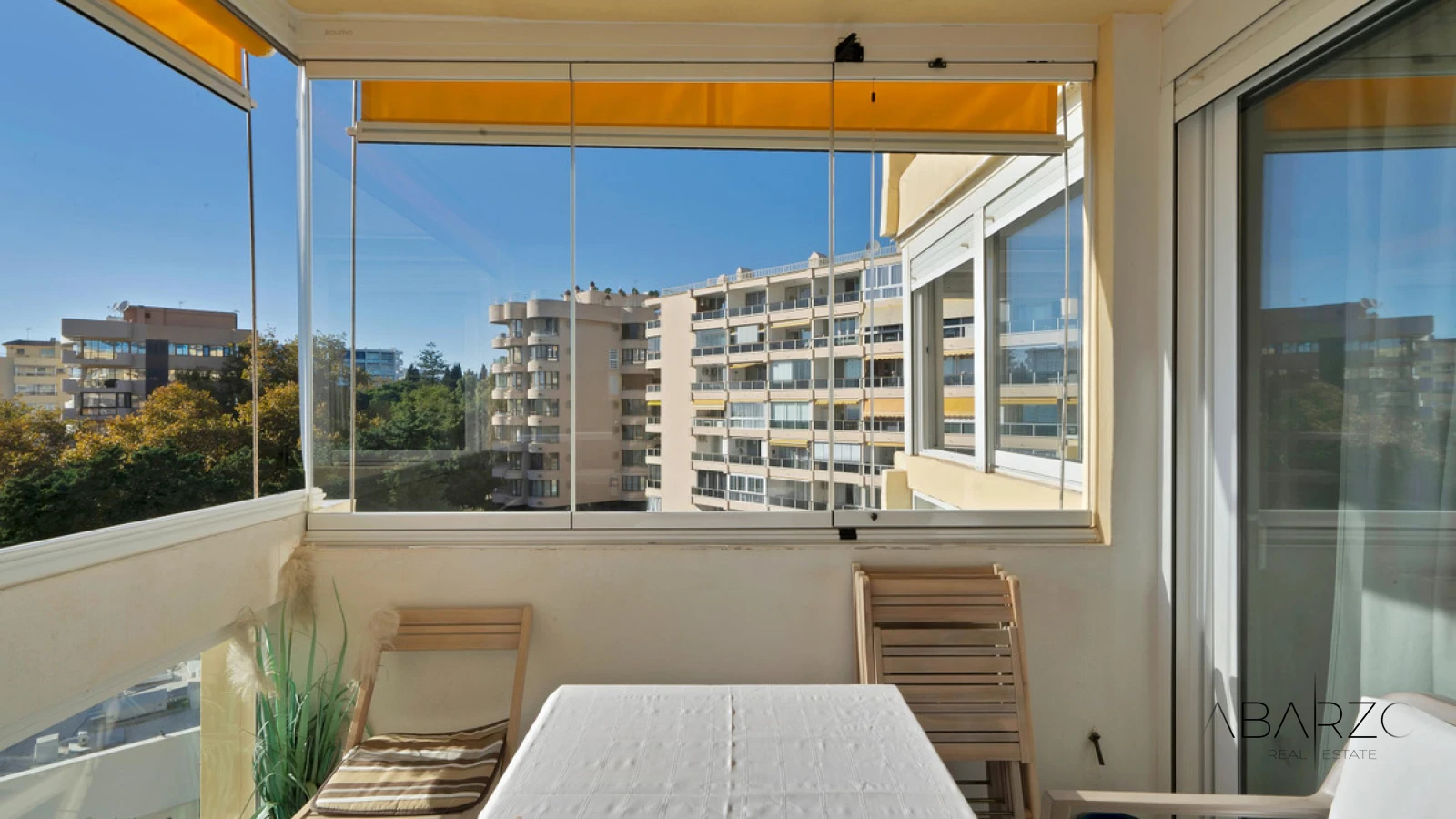 Renovated apartment with sea views on beachfront in Marbella Marina — interior, Marbella Centro, Marbella (17 of 33)