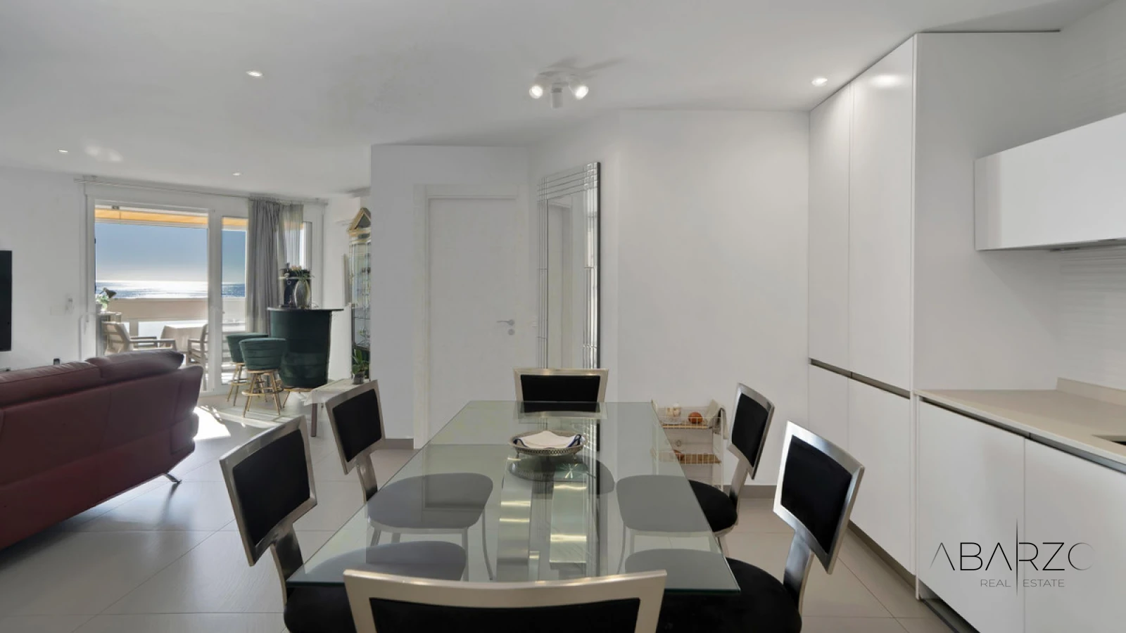 Renovated apartment with sea views on beachfront in Marbella Marina — interior, Marbella Centro, Marbella (22 of 33)