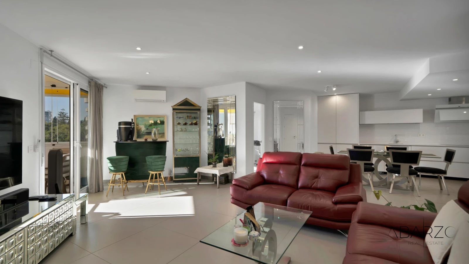 Renovated apartment with sea views on beachfront in Marbella Marina — interior, Marbella Centro, Marbella (18 of 33)