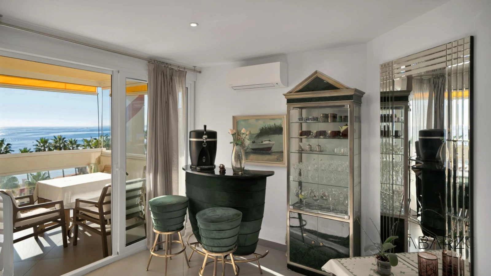 Renovated apartment with sea views on beachfront in Marbella Marina — interior, Marbella Centro, Marbella (27 of 33)