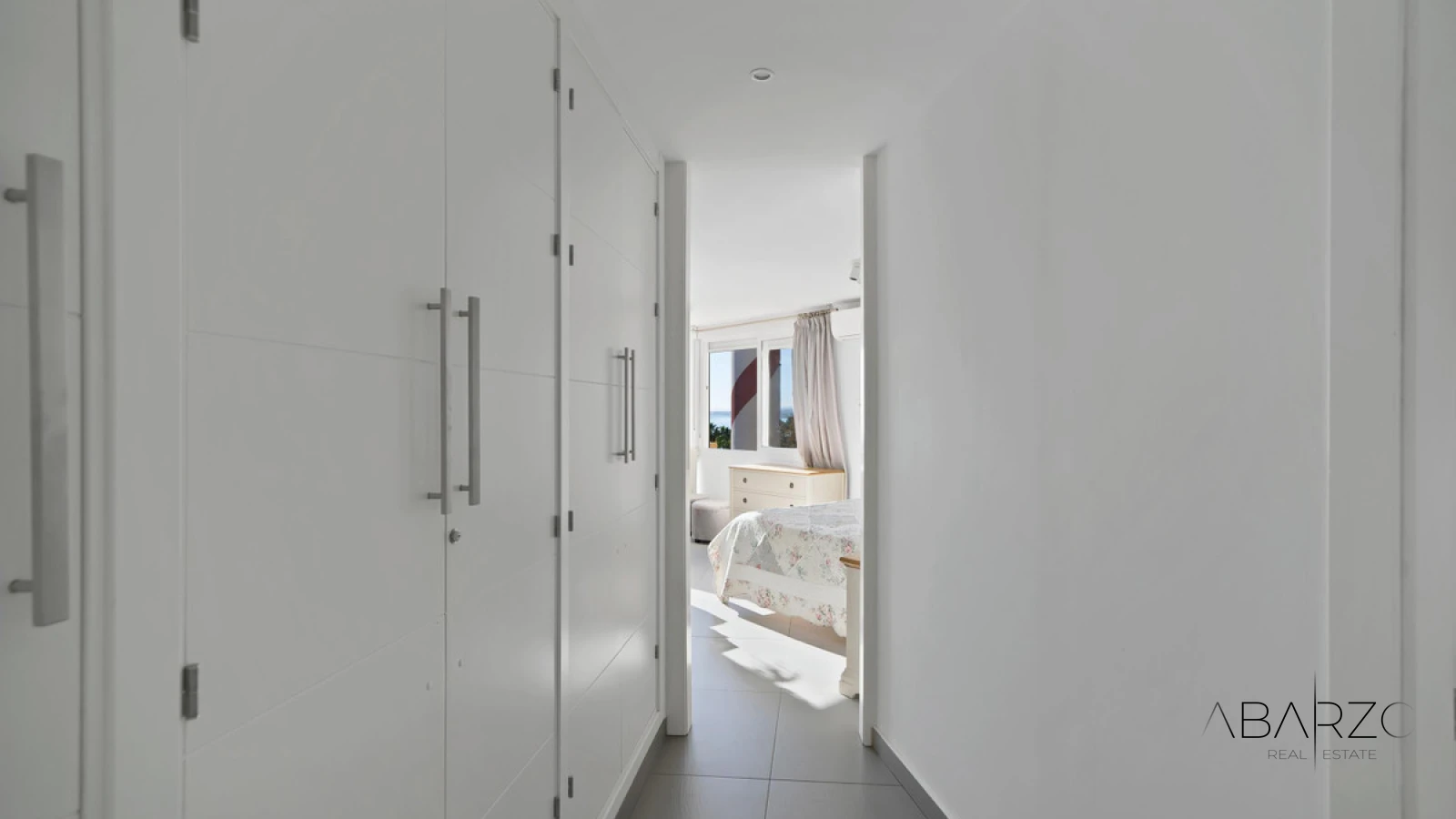 Renovated apartment with sea views on beachfront in Marbella Marina — interior, Marbella Centro, Marbella (13 of 33)