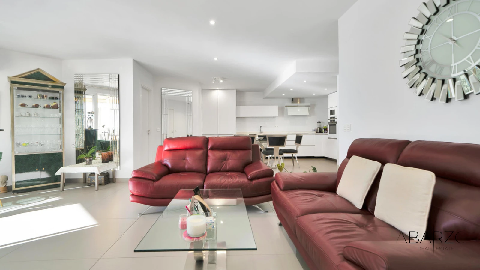 Renovated apartment with sea views on beachfront in Marbella Marina — interior, Marbella Centro, Marbella (29 of 33)