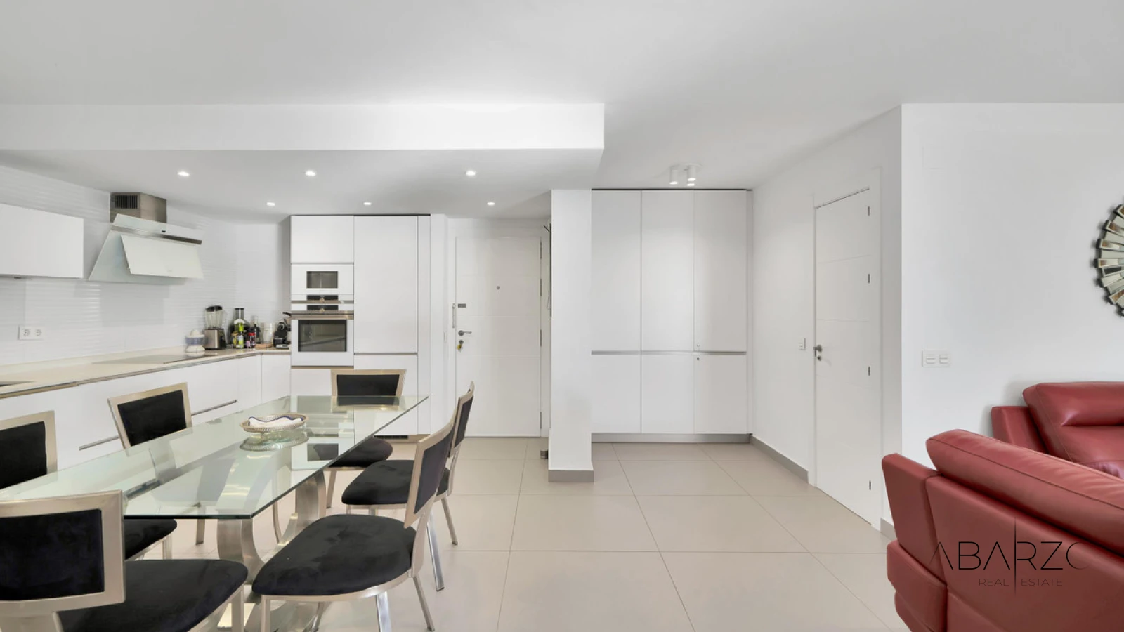 Renovated apartment with sea views on beachfront in Marbella Marina — interior, Marbella Centro, Marbella (21 of 33)
