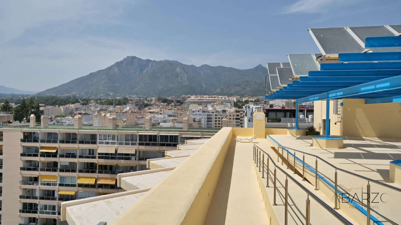 Renovated apartment with sea views on beachfront in Marbella Marina — interior, Marbella Centro, Marbella (31 of 33)