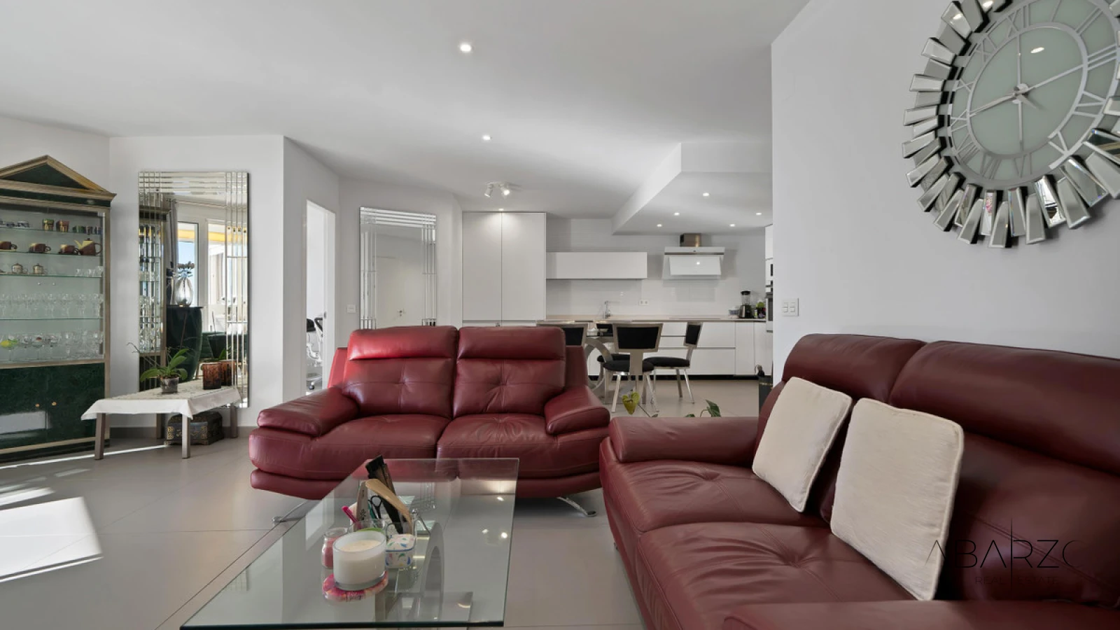 Renovated apartment with sea views on beachfront in Marbella Marina — interior, Marbella Centro, Marbella (19 of 33)