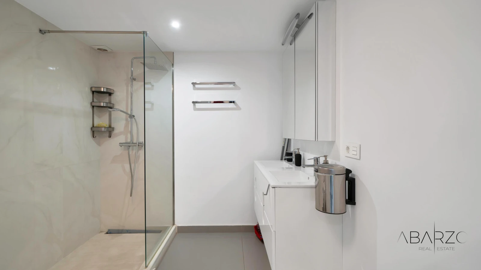 Renovated apartment with sea views on beachfront in Marbella Marina — interior, Marbella Centro, Marbella (4 of 33)