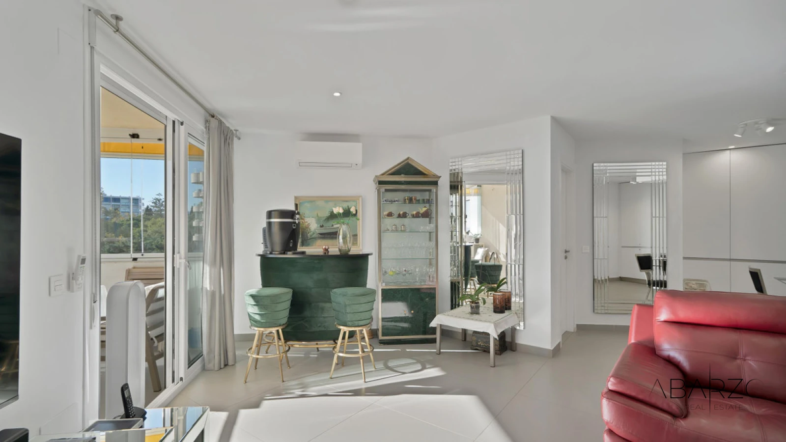 Renovated apartment with sea views on beachfront in Marbella Marina — interior, Marbella Centro, Marbella (28 of 33)