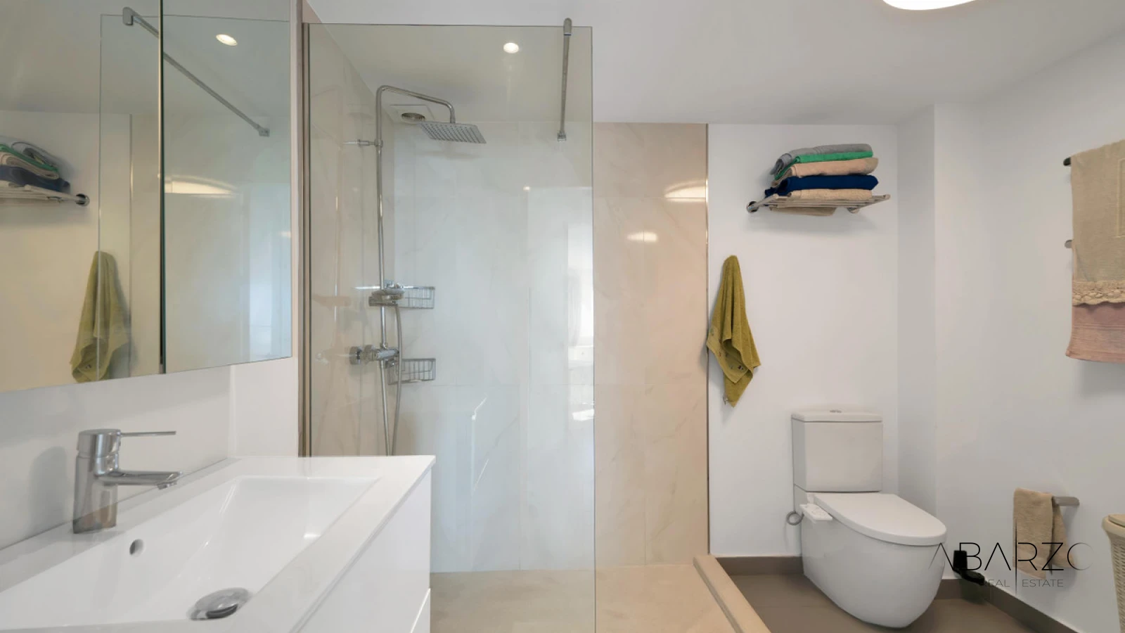Renovated apartment with sea views on beachfront in Marbella Marina — interior, Marbella Centro, Marbella (5 of 33)