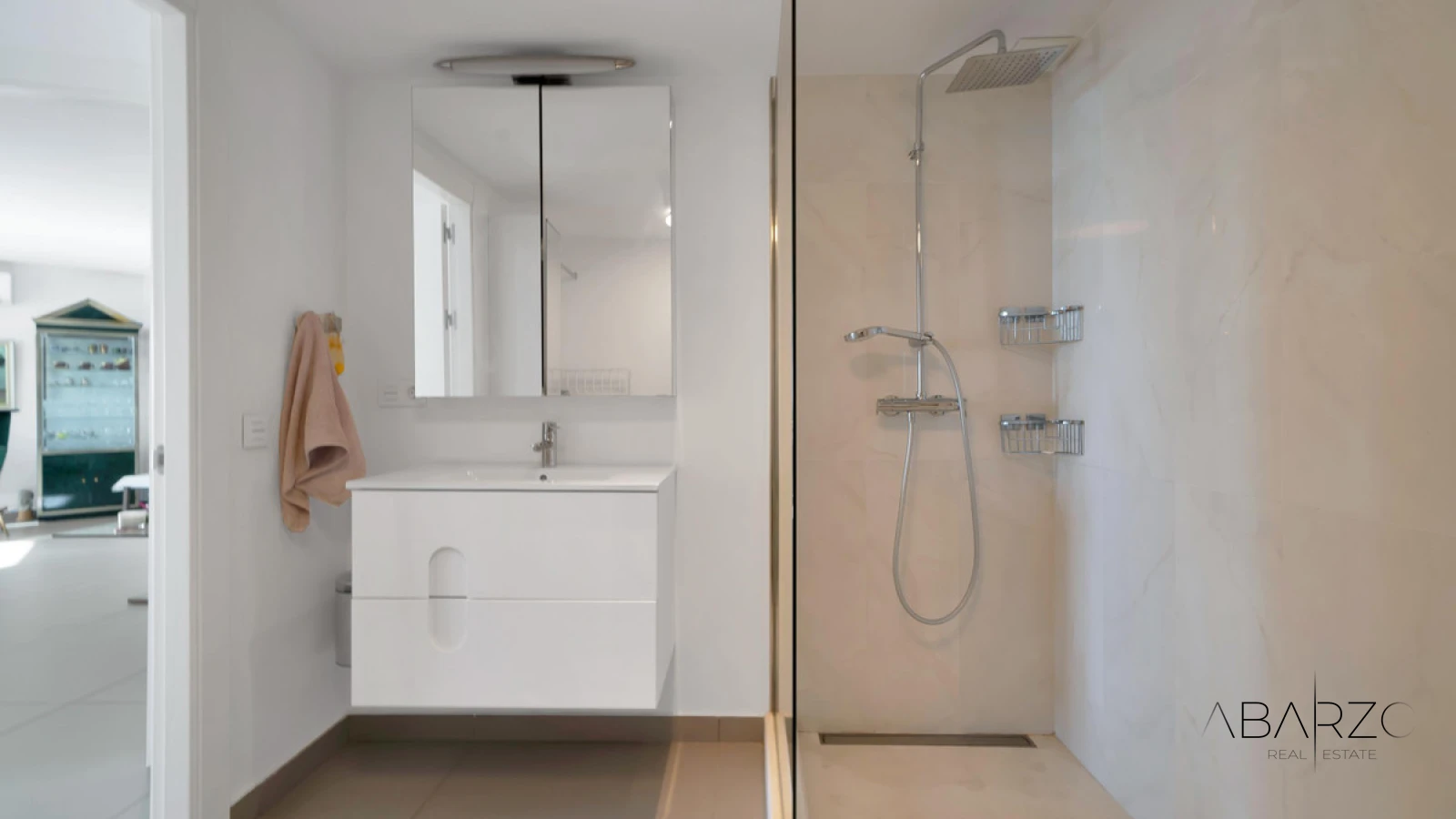 Renovated apartment with sea views on beachfront in Marbella Marina — interior, Marbella Centro, Marbella (7 of 33)