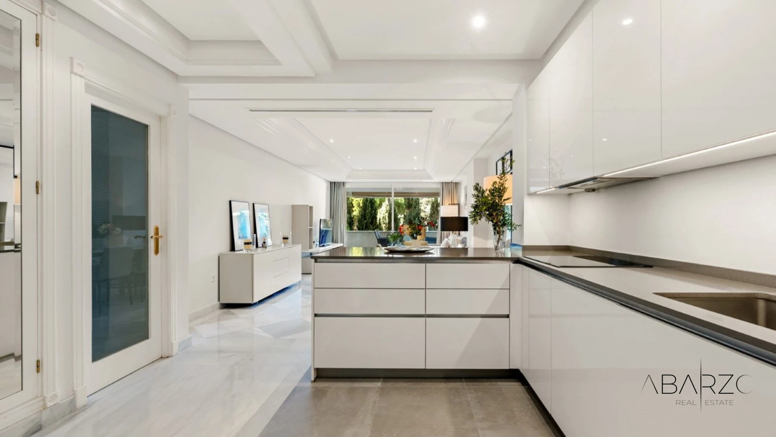 Apartamento con vistas al mar en la Milla de Oro, Marbella — interior, Marbella Centro, Marbella (18 of 31)