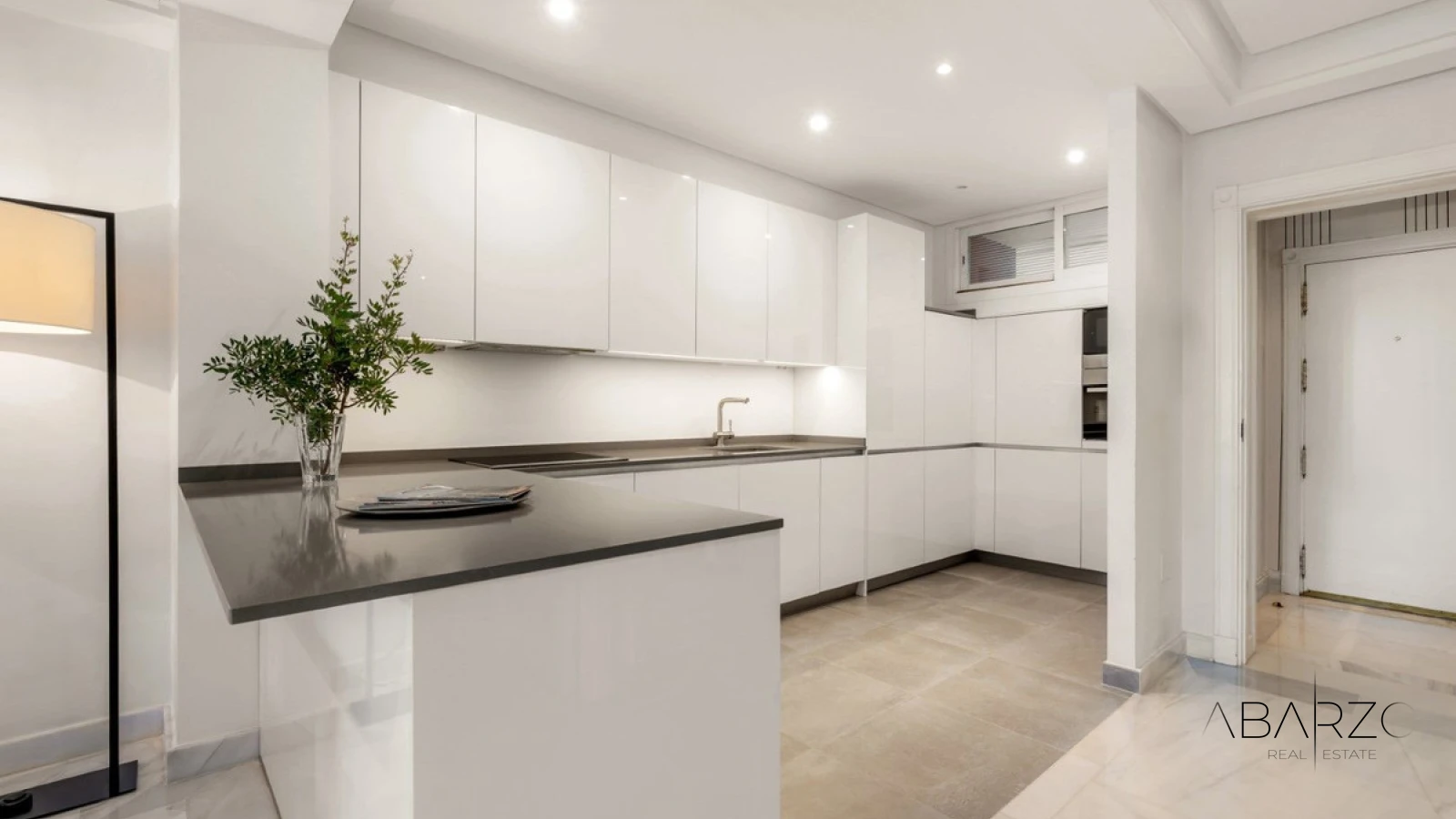 Apartamento con vistas al mar en la Milla de Oro, Marbella — interior, Marbella Centro, Marbella (16 of 31)