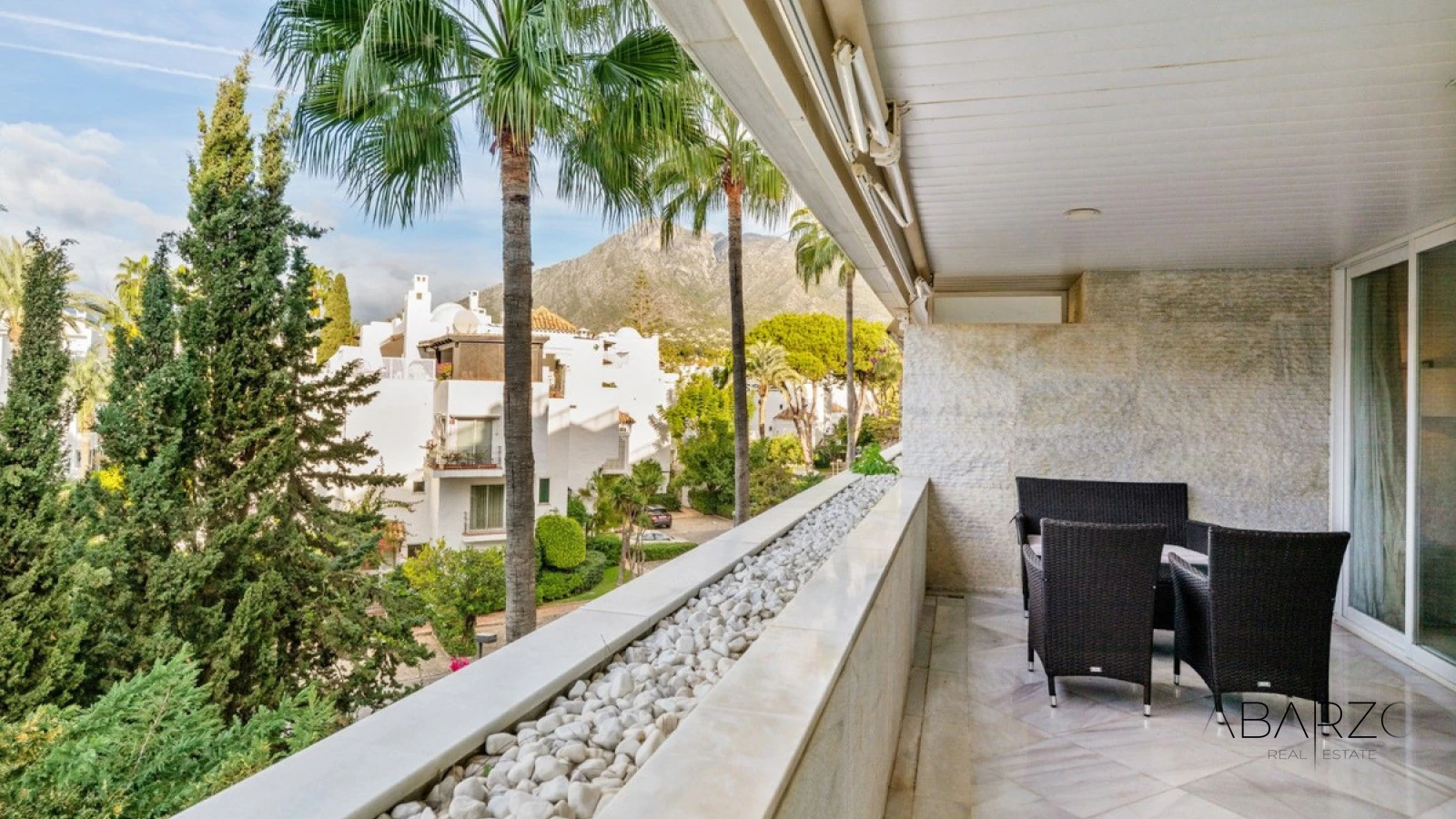 Apartamento con vistas al mar en la Milla de Oro, Marbella — interior, Marbella Centro, Marbella (4 of 31)