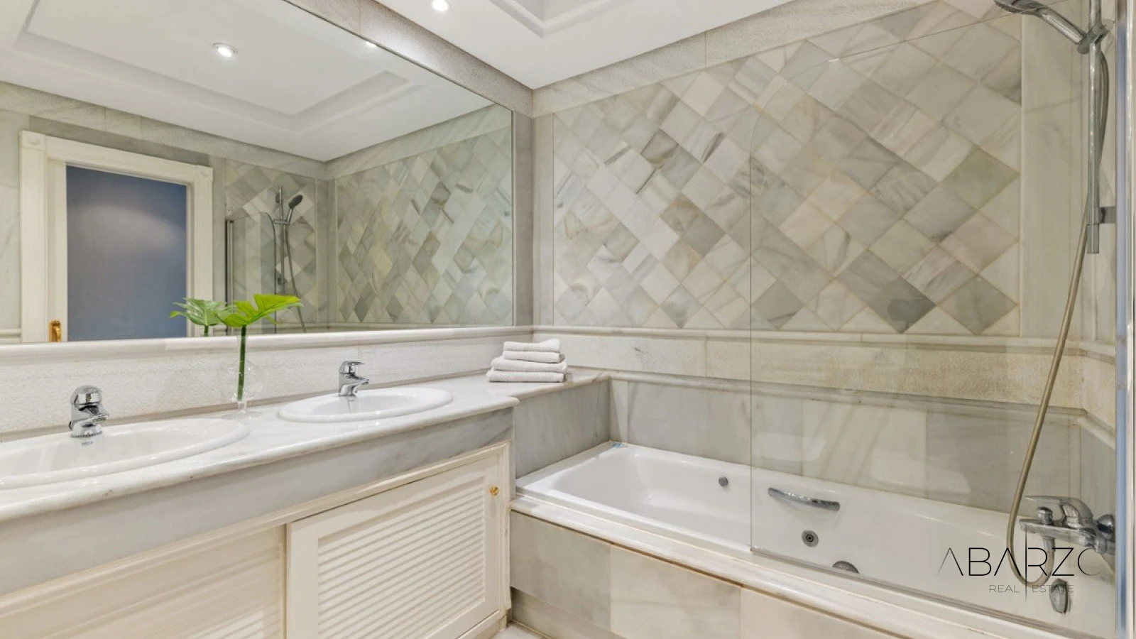 Apartamento con vistas al mar en la Milla de Oro, Marbella — interior, Marbella Centro, Marbella (20 of 31)