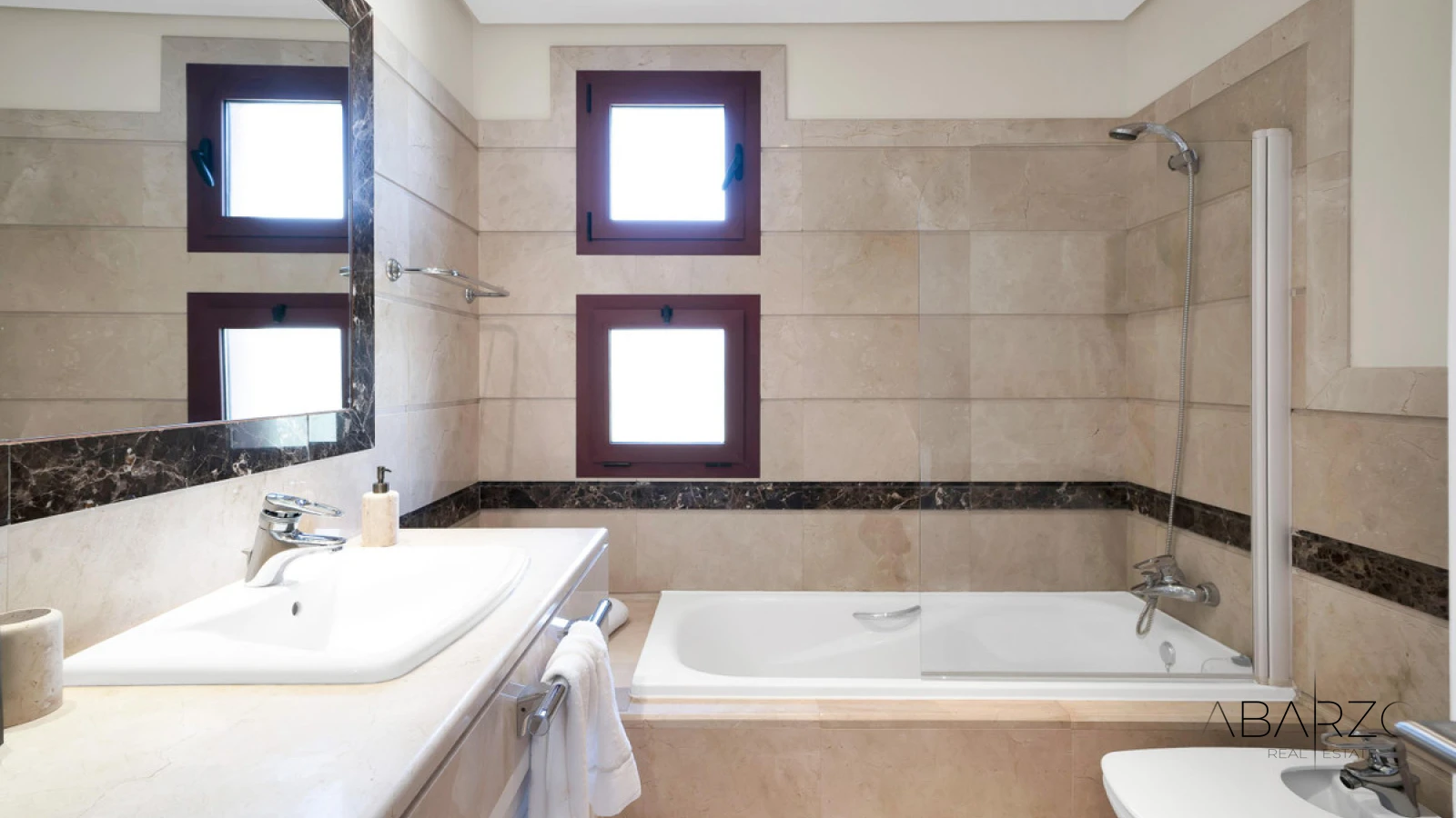Apartamento frente al mar con terraza y estacionamiento en Marbella — interior, Marbella East, Marbella (11 of 49)