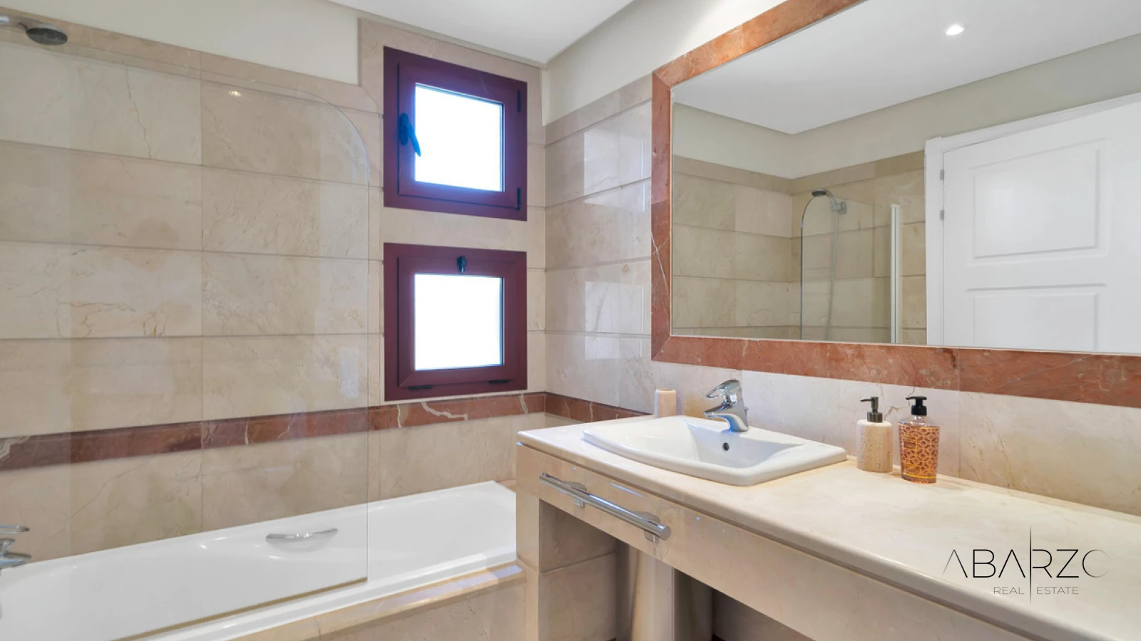 Apartamento frente al mar con terraza y estacionamiento en Marbella — interior, Marbella East, Marbella (13 of 49)