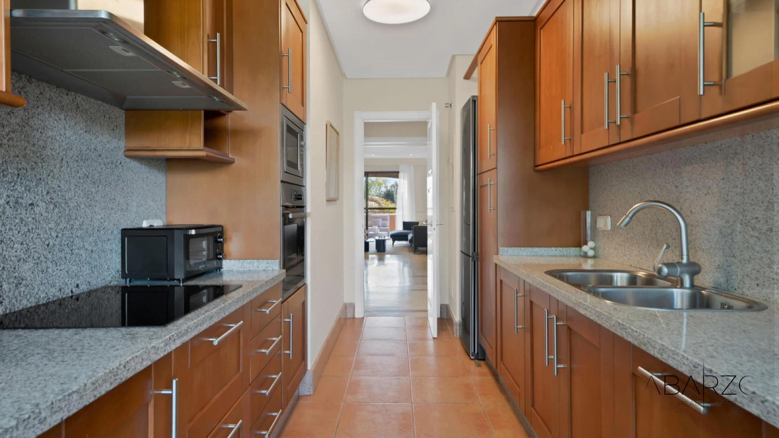 Apartamento frente al mar con terraza y estacionamiento en Marbella — interior, Marbella East, Marbella (5 of 49)