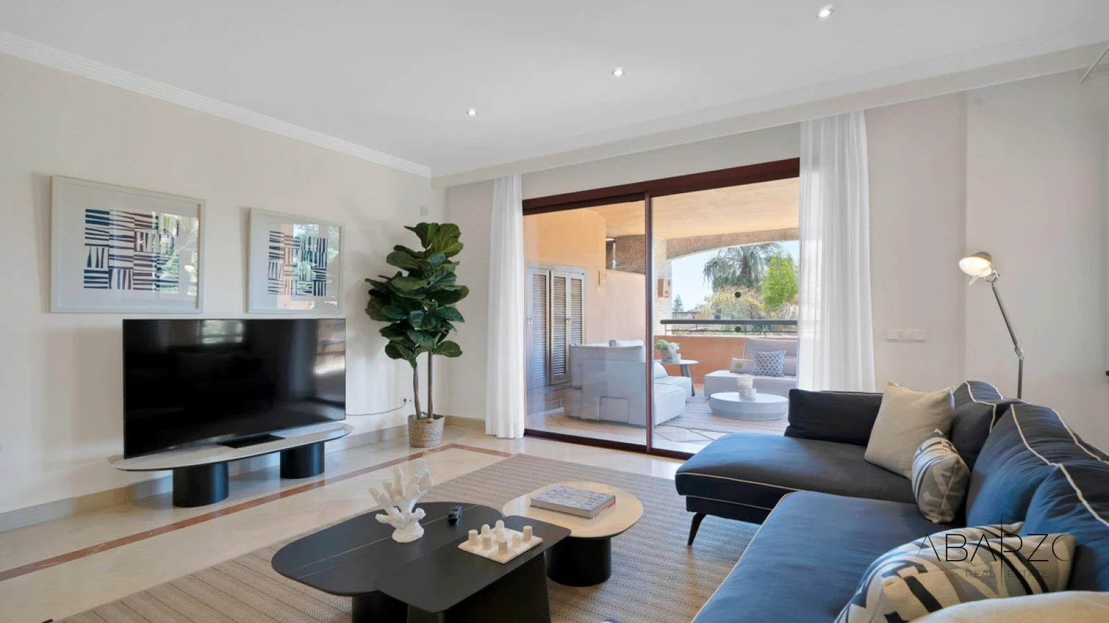 Apartamento frente al mar con terraza y estacionamiento en Marbella — interior, Marbella East, Marbella (2 of 49)